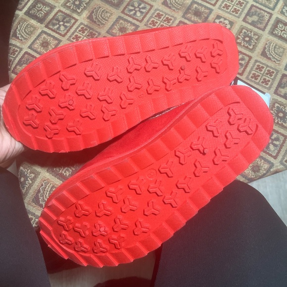 Shoes - Picture 2 of 3